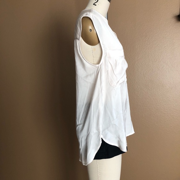 💙 Off-White Button Up V-Neck Top - Picture 4 of 7